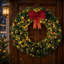 Couronne de Noël épinette 48 po pré-éclairée avec arc décoratif, 8 modes d'éclairage, baies rouges et pommes de pin