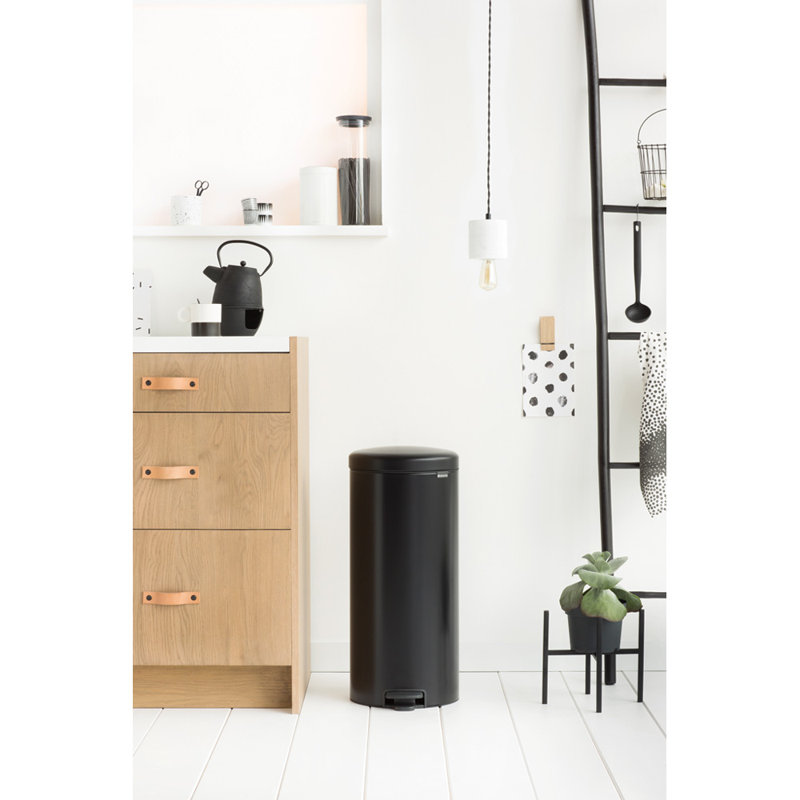 Brabantia NewIcon Step On Trash Can, 8 Gallon (30 Liter), Matte Black