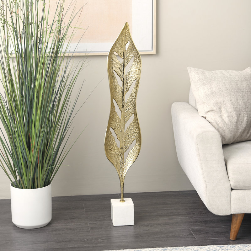 Grande sculpture découpée en aluminium Teneeshia, H 43,25 po x l 8 po x P 4,63 po