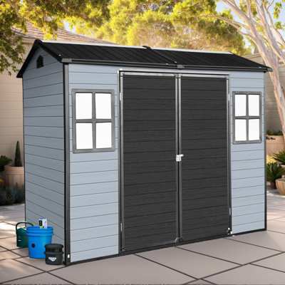 Rangement extérieur en résine 8 po x 4 pi avec plancher, 2 fenêtres, porte verrouillable, idéal pour l'équipement de jardin et un refuge pour animaux, gris et noir, plastique double couche, remise en plastique facile à installer deux imperméables
