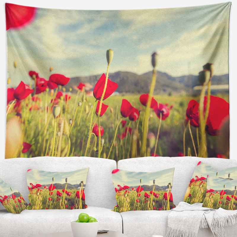 Fleurs de coquelicots sauvages dans une tapisserie, H 78 po x l 92 po