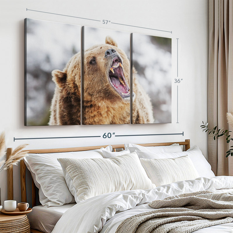 «Roaring Grizzly Bear» sur toile, H 36 po x l 57 po