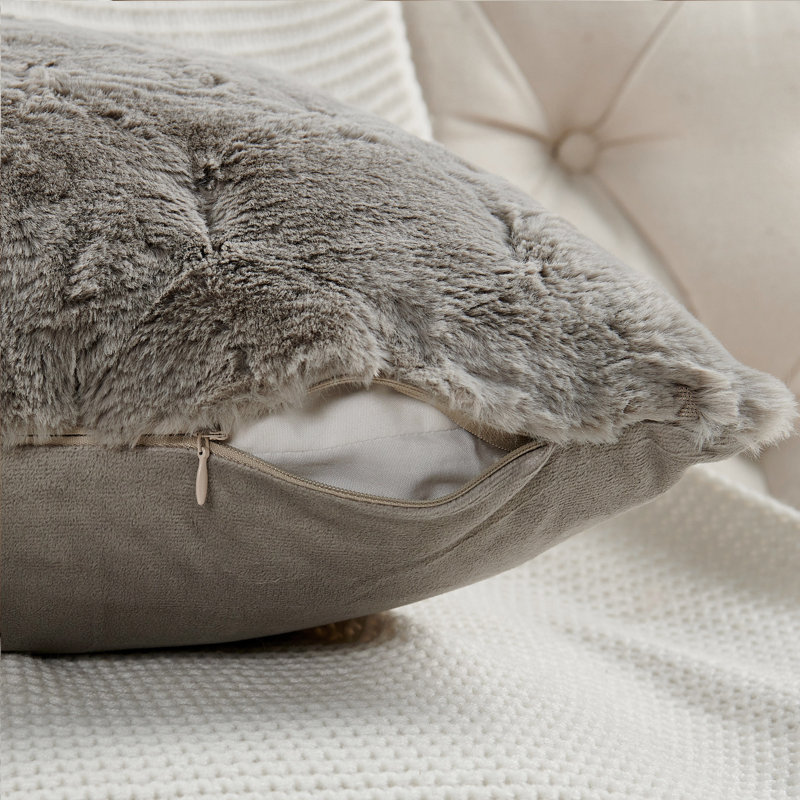 Housse de coussin jacquard en fausse fourrure, Gris, 26 po x 26 po