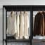Garde-robe chauffant: et garde-robe spacieux avec des tablettes très profondes pour une organisation efficace