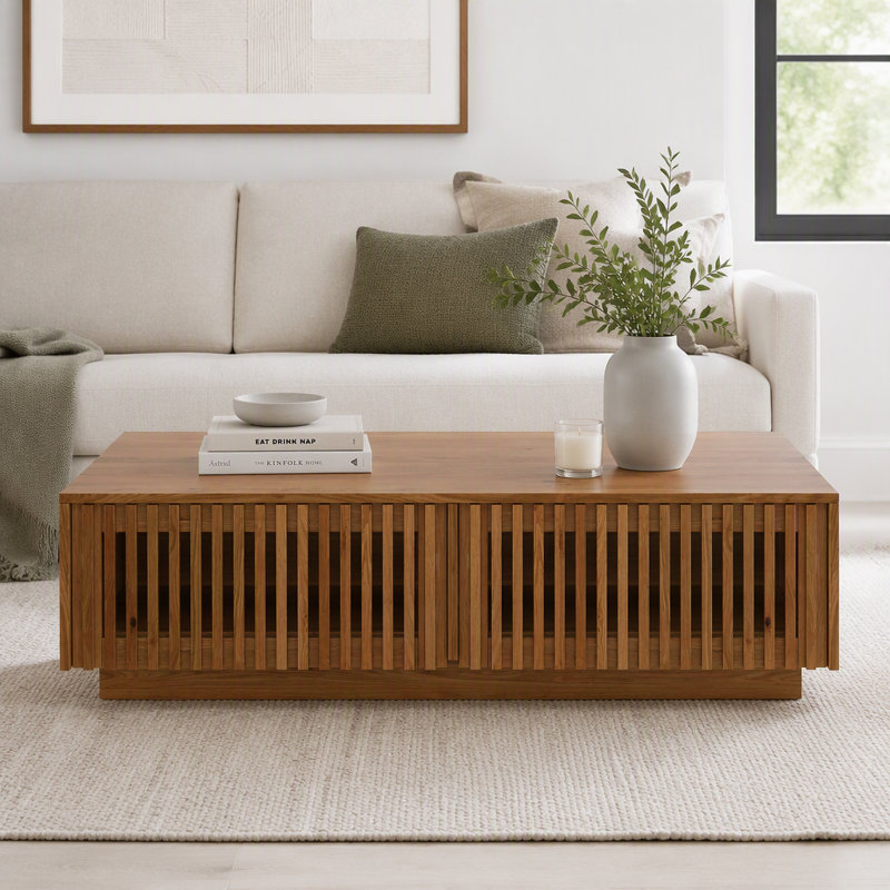 Table basse rectangulaire basse en bois massif de style Mid-Century Modern avec tiroirs de rangement à lattes, idéale pour décorer un salon ou une pièce de maison.