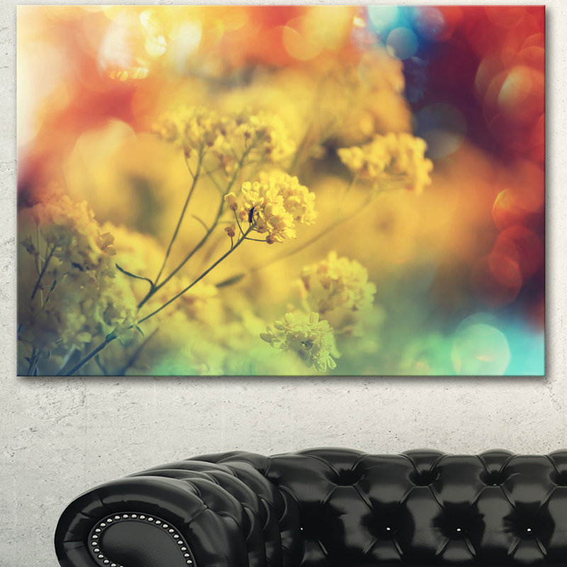 « light little yellow florals background », impression sur toile tendue, H 16 po x l 32 po