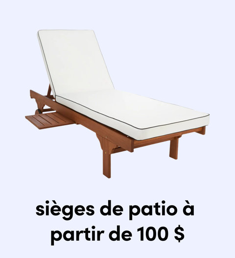 Une chaise longue d extérieur en bois avec un coussin blanc épais et une petite table d appoint escamotable à partir de 100 $.