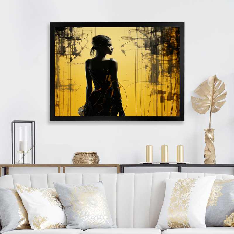 «Black and Yellow Fashion Woman Solitude II», art mural mode, Cadre flottant noir, H 24 po x l 32 po x P 1 po
