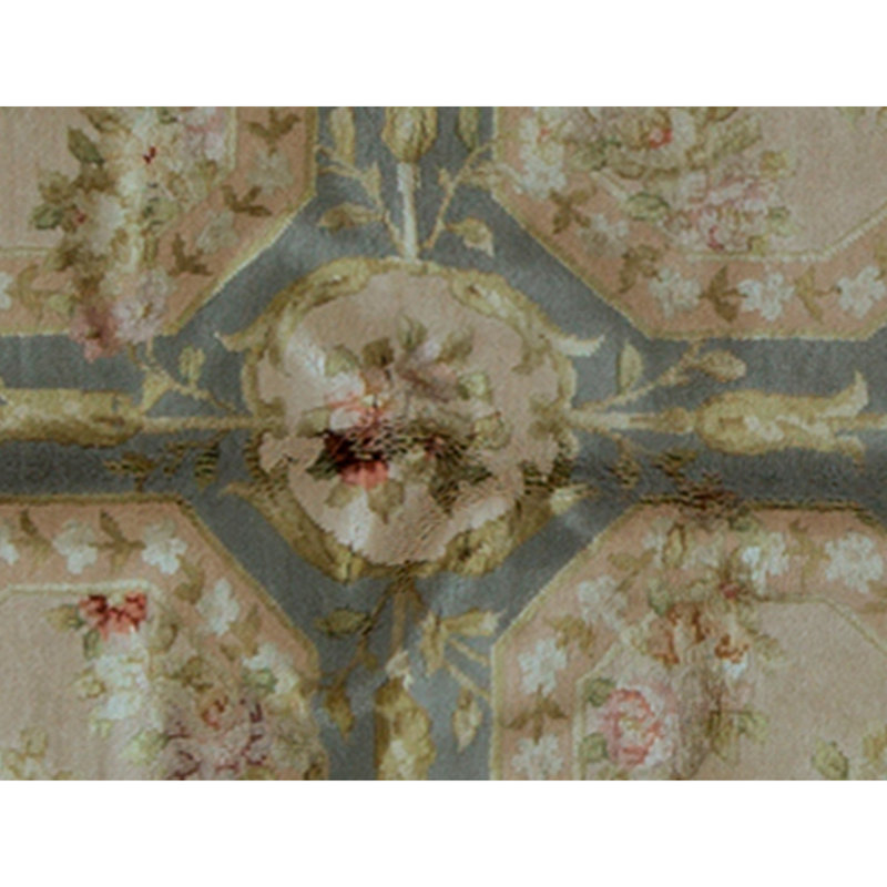 Hand Knotted Area Rug in Sterling And Cream