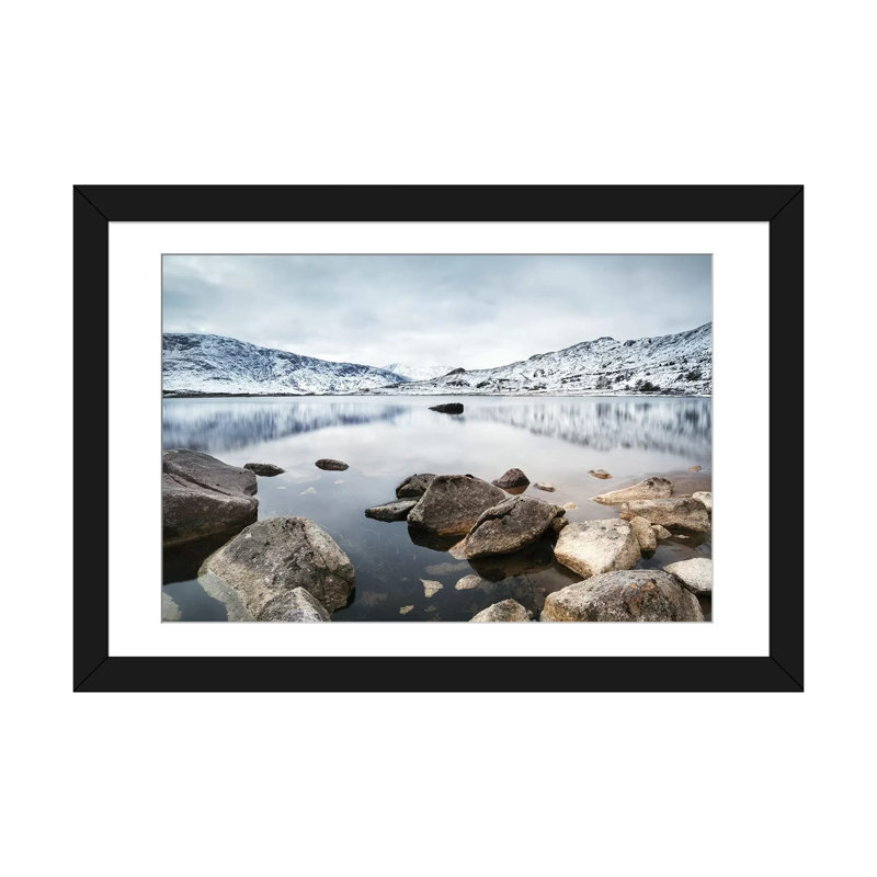 «Loch In The Scottish Highlands» par Matteo Colombo, impression sur toile, H 16 po x l 24 po x P 1 po, Blanc