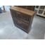 Armoire de rangement à portes à lattes en noyer-431808263