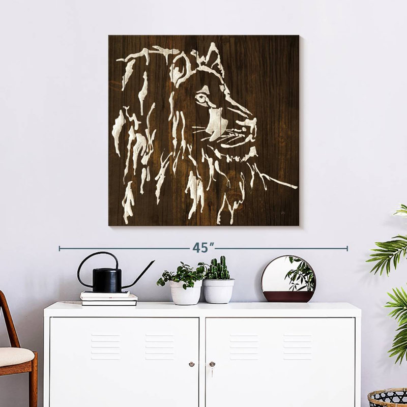 Crowle lion sur bois foncé, H 30 po x l 30 po