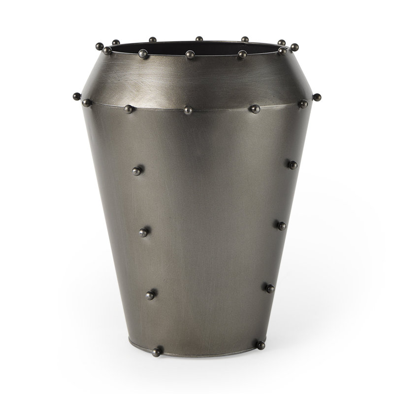 Petit vase en métal champagne avec clous, H 12,2 po x l 9,84 po x P 9,84 po, Gris