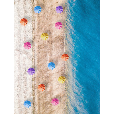 «Bright Beach Umbrellas Birds Eye», peinture sur toile tendue