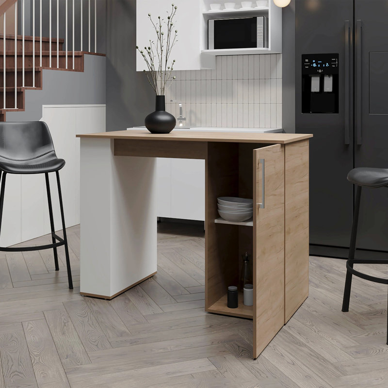 Îlot de cuisine avec 1 porte et rangement ouvert