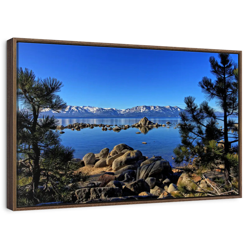 Lac Tahoe depuis l'anse Zephyr, 46 po x 31 po, Cadre flottant en noyer