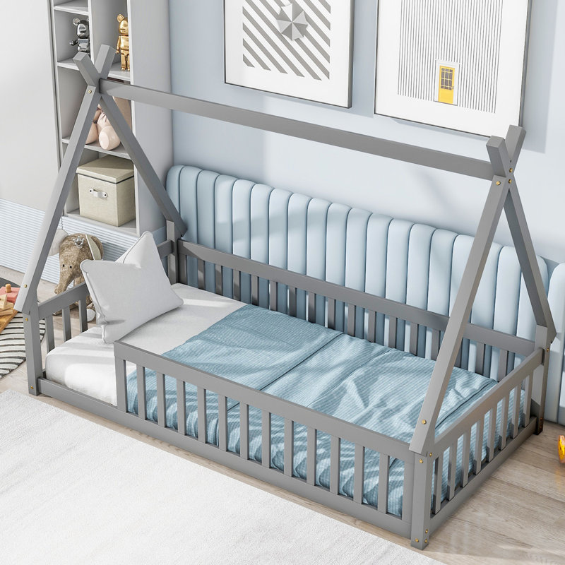 Lit simple au sol avec garde-corps gris, ajoutant de l'élégance aux garde-corps de chambre à coucher, finition grise