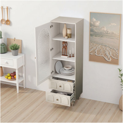 Grande armoire de présentation de 62,99 po avec porte en verre trempé, deux tiroirs et une tablette réglable, solutions de rangement spacieuses, pour le salon, la chambre à coucher, la cuisine et le bureau, blanc