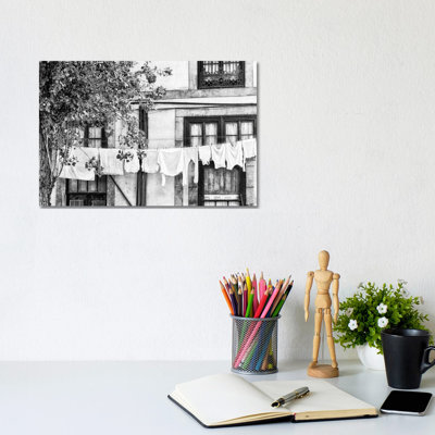 Laundry Laundry in Black and White par Michelee Scott - Photographie sur toile tendue