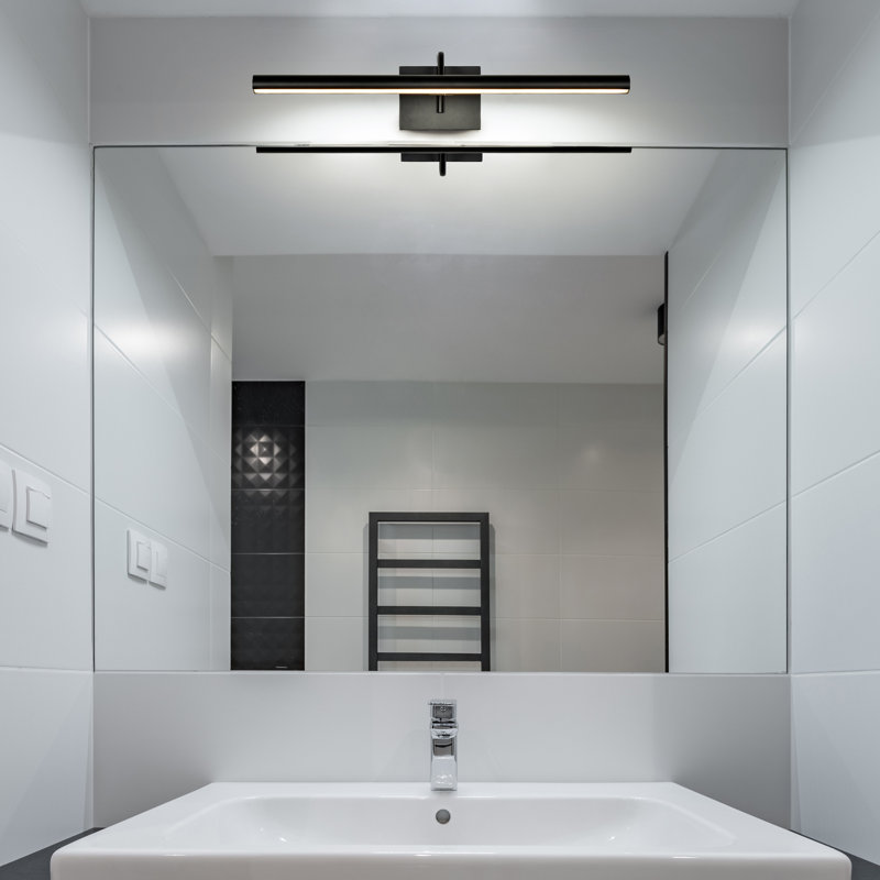 Éclairage mural pour salle de bain à DEL 24 po Procyon, Noir