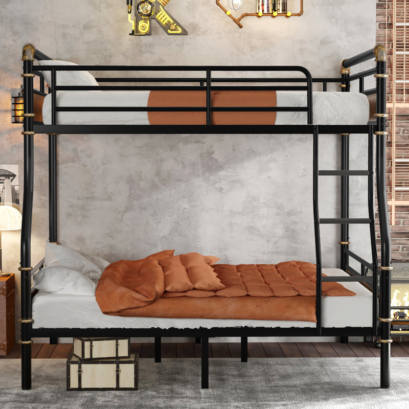 Lit superposé double au-dessus d'un grand lit, sommeil confortable et sécuritaire, métal, fabrication noire pour la longévité,