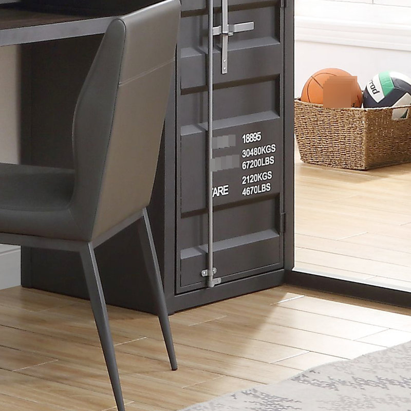 Chaise d'appoint grise en similicuir avec pieds robustes en métal industriel