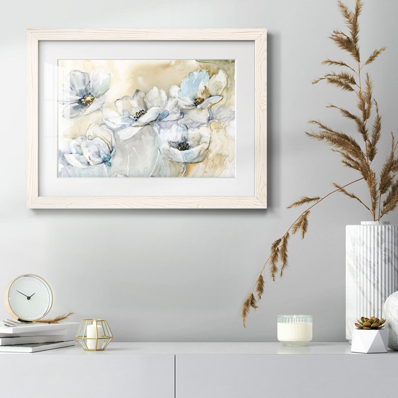 Fleurs tendres encadrées sur papier, H 22 po x l 32 po x P 1,5 po, Blanc