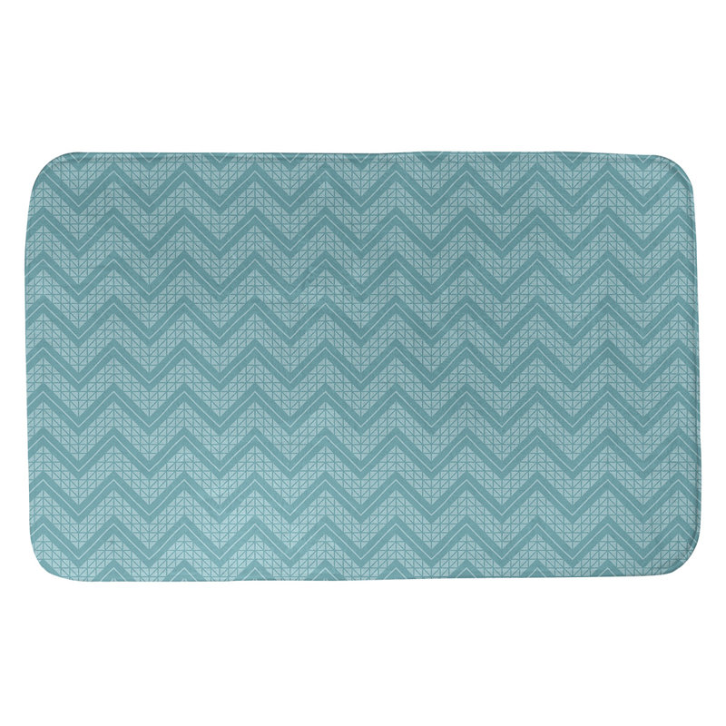 Tapis pour salle de bain à motif à chevrons à la main Stephenie, l 17 po x L 24 po, Turquoise clair / sarcelle