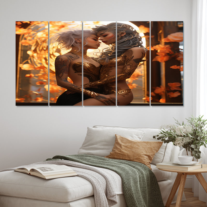 «Divine Love Sensual Goddess Couple Kissing IV», reproduction d'art sur toile - 5 panneaux égaux