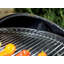 Barbecue au charbon noir classique de 18 pouces avec système de nettoyage et amortisseurs précis à contrôle de température.