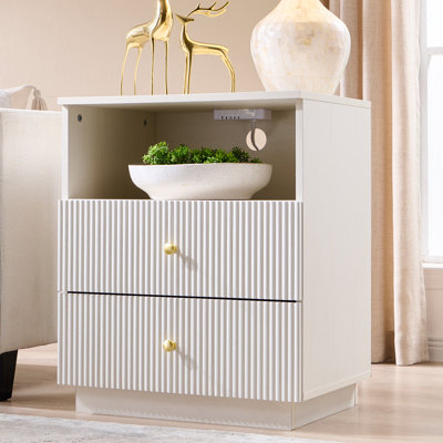 Table de bout moderne avec station de charge Aberdeen avec profil cannelé pour le salon, la chambre à coucher, blanc
