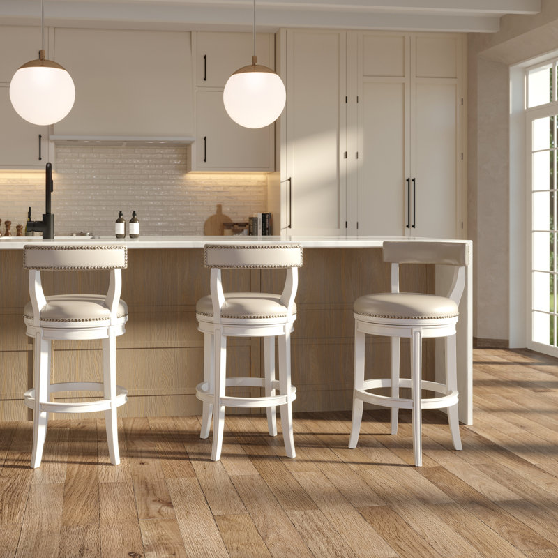 Tabouret de bar à retour automatique 180 degrés, 31 po Hauteur de l'assise, structure en bois blanc, similicuir gris bien rembourré, pieds incurvés, tabouret avec dossier de largeur de 20,59 po, dossier magnifiquement ouvert, cuir