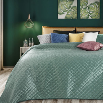 Ried Velvet Solid Colour Bedspread