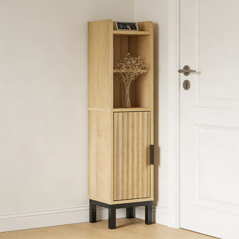 Armoire de rangement étroite pour salle de bain avec porte et tablettes réglables, organisateur de plancher compact pour papier hygiénique et articles de salle de bain essentiels dans les petits espaces