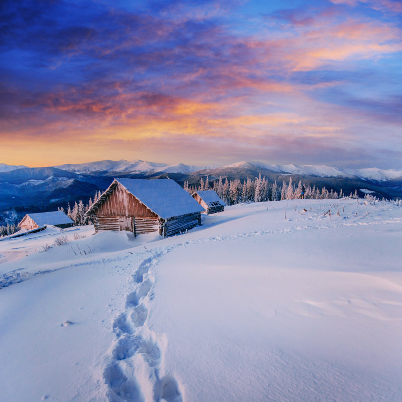 «Cottage in Snowy Mountains With Fabulous Winter Trees» par Standret - photographie sur toile tendue