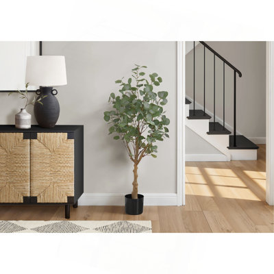 Plante artificielle, eucalyptus, intérieur, faux, faux, plancher, verdure, pot, décoratif, feuilles vertes, pot noir