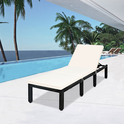 Chaise méridienne inclinable avec coussin Courtemanche