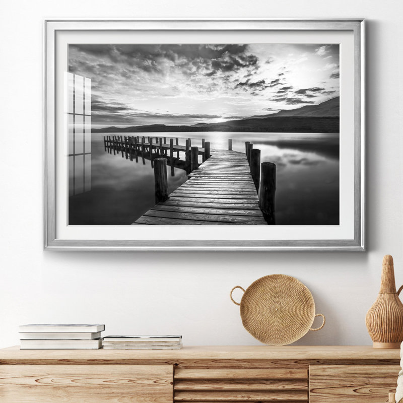 Evening Dock - Reproduction de photo avec cadre photo, Papier avec cadre argenté, H 22,5 po x l 30,5 po x P 1,5 po