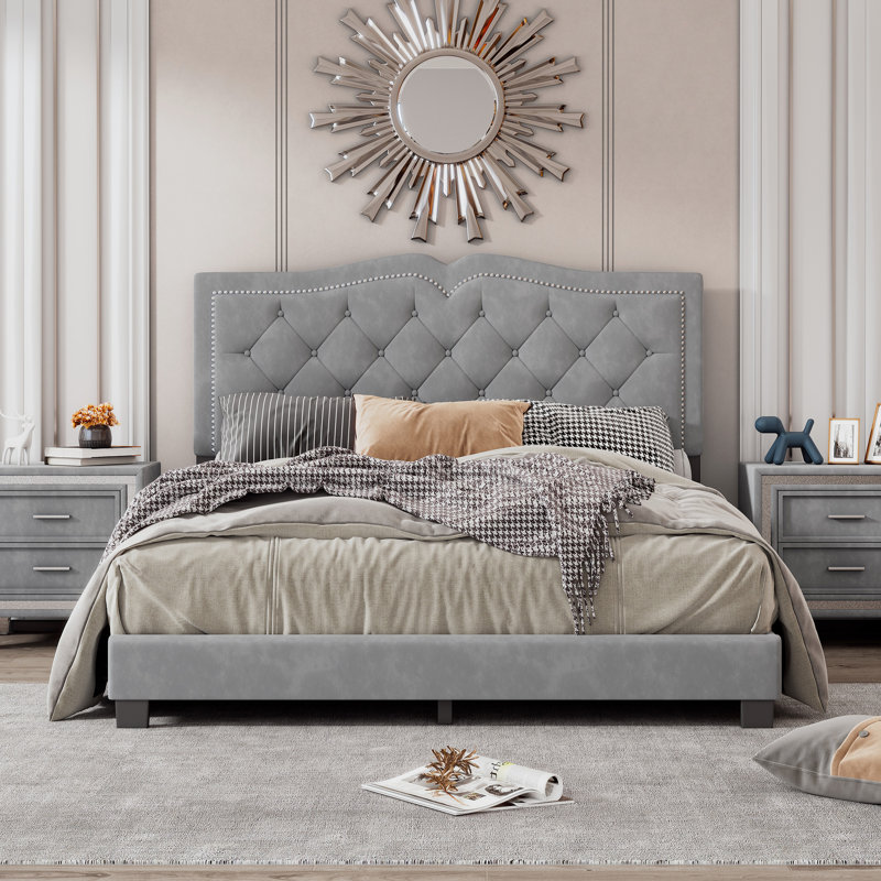 Structure de lit tapissier grand avec rivet - tête de lit en velours ornée, confortable et élégante, tête de lit moderne de 700 lb, velours gris, structure en contreplaqué, support