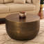 Table basse tambour moderne en aluminium martelé texturé en métal, fer estampé à la main-372885992