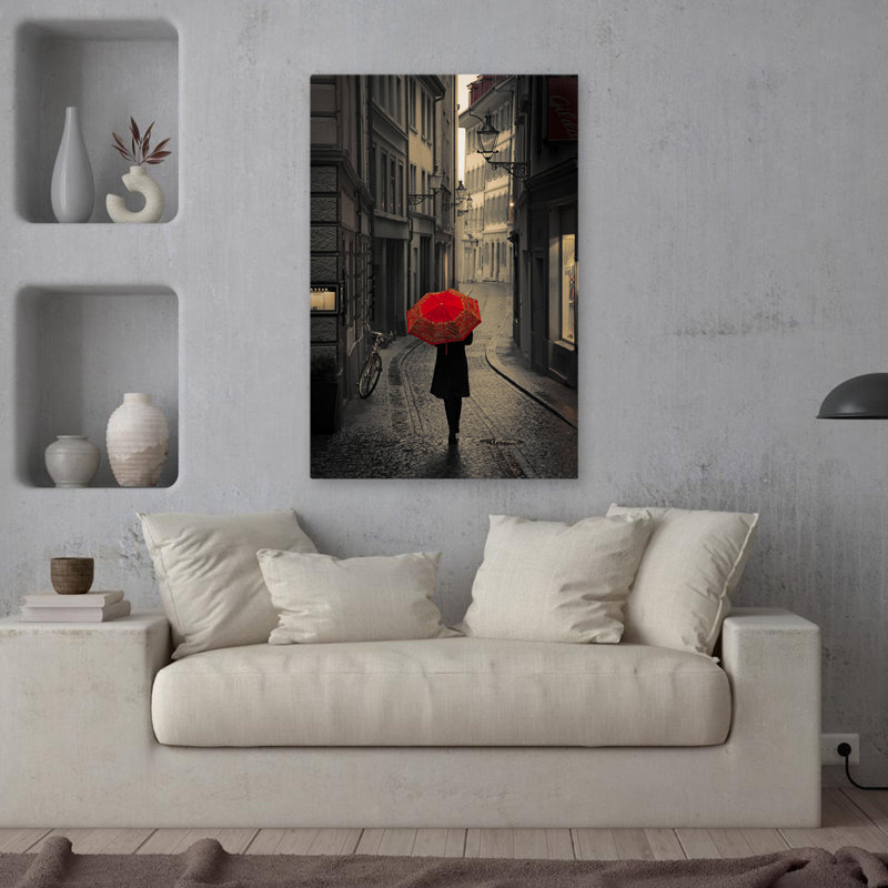 Red Rain - photographie figurative, art européen, H 36 po x l 24 po