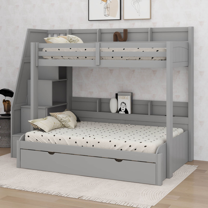Lit simple superposé au dessus d'un lit double avec lit gigogne et escalier de rangement USB, lit escamotable, barrière de sécurité et tablettes de rangement