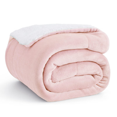 Bedsure GentleSoft™ Sherpa Blanket – Thick All-Season Warm Bed Blanket – Ideal Gift for College Students