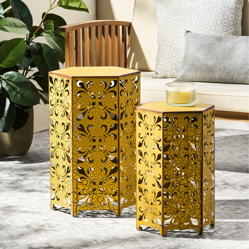 2 tables d'appoint, fabrication en fer, jaune antique, table tactile décorative, fer, couleur jaune, élément de décor enchanteur