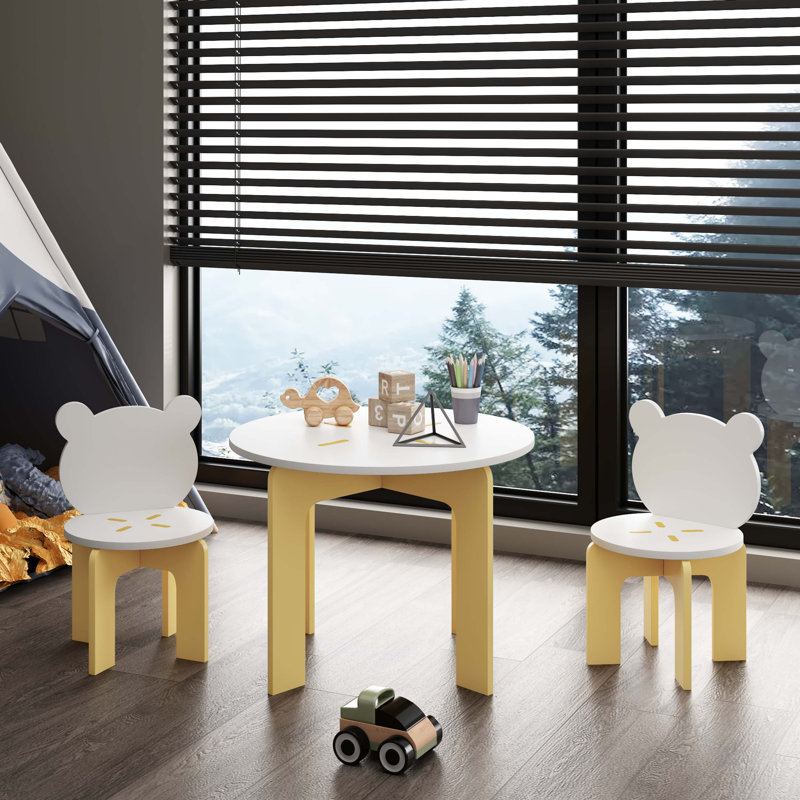 Ensemble de table et de chaises pour enfants avec une conception ergonomique pour tout-petits, des bords arrondis sécuritaires, un panneau de fibres à densité moyenne durable et une fabrication en pin pour une salle de jeux, une chambre à coucher ou une école maternelle.