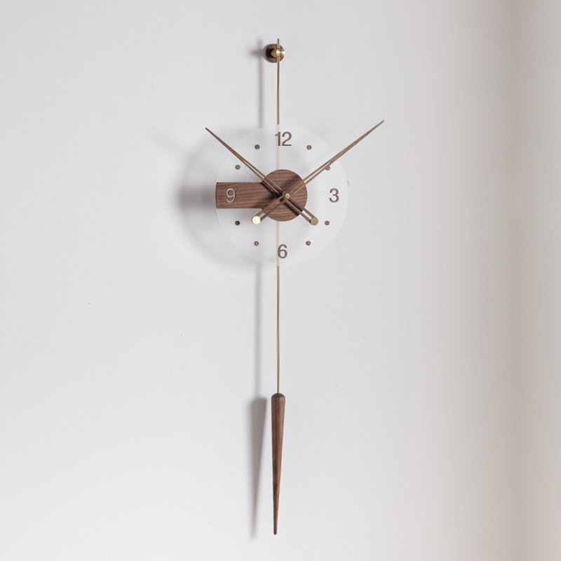 Horloges murales analogiques rondes en noyer