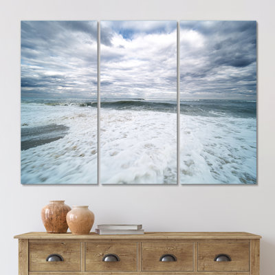 Plage avec sable blanc et ciel nuageux - reproduction d'art sur toile nautique et côtière