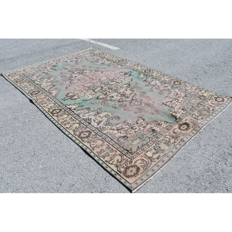 Tapis turc rétro de style bohémien à décor oriental avec motif floral complexe beige et vert
