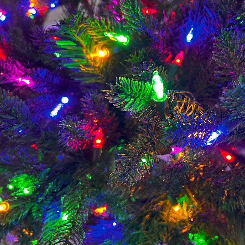 Arbre de Noël artificiel en pin de 7,5 pi avec deux lumières DEL multicolores et blanc chaud Fraser Hill Farm, 7.5'