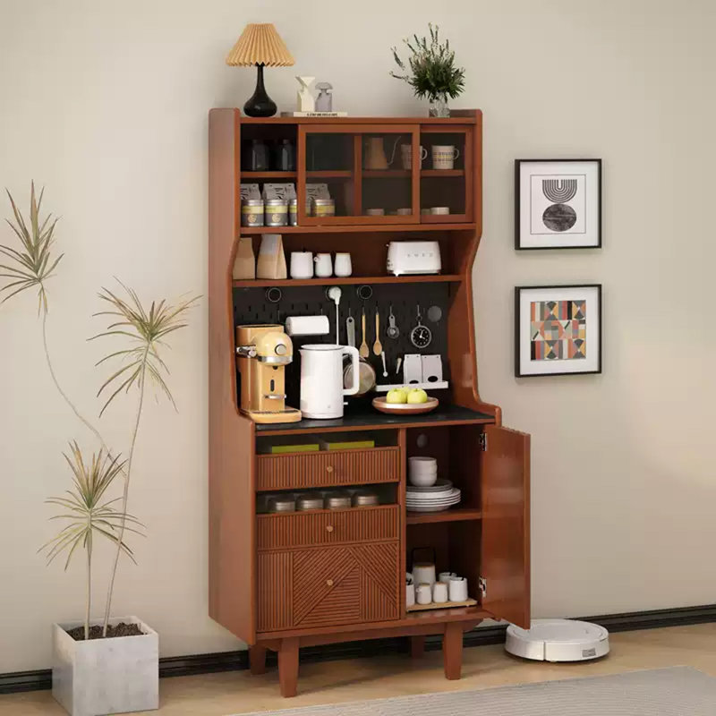 Armoire à nourriture en bois massif de style médiéval